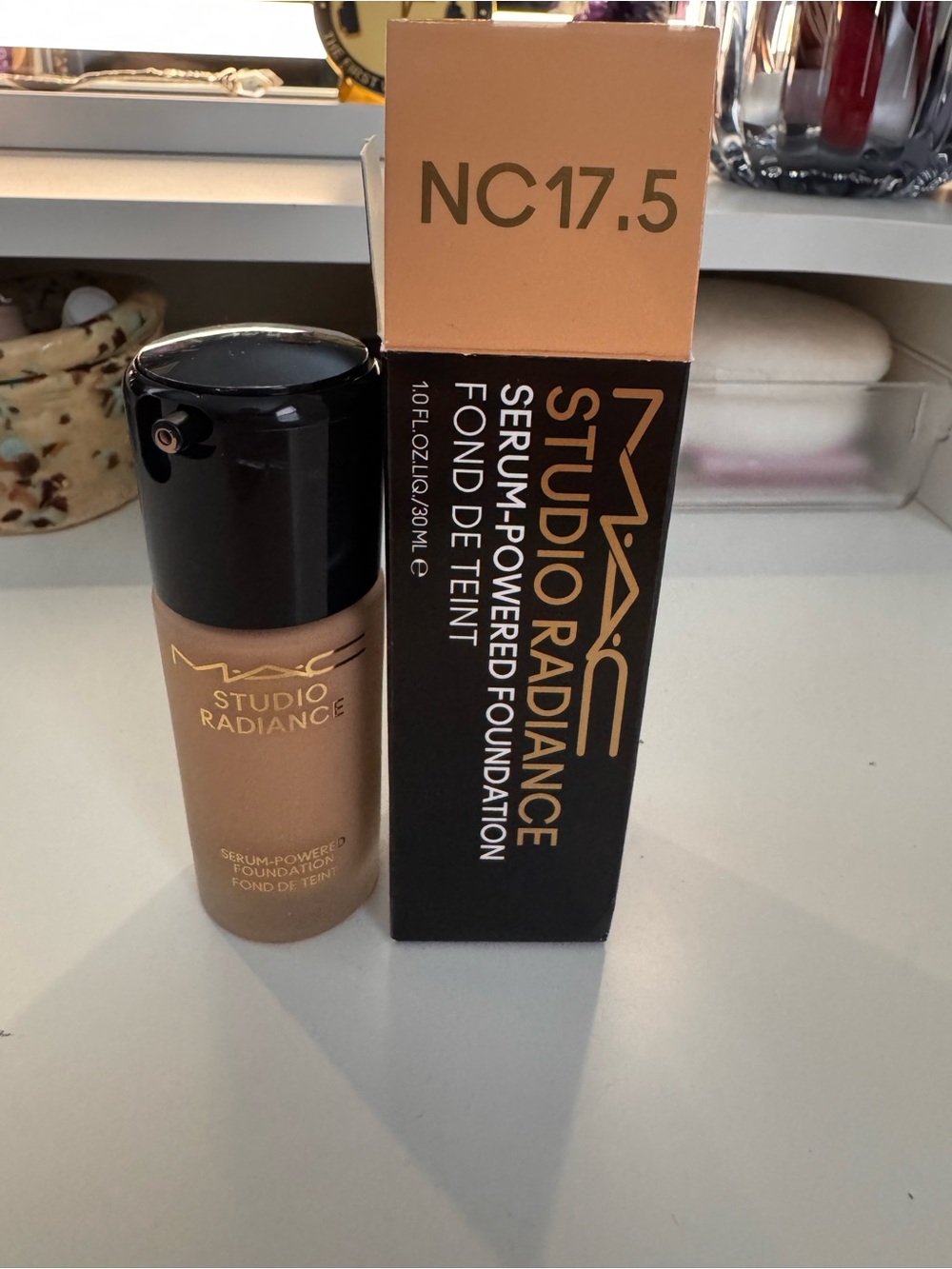 MAC Cosmetics Studio Radiance Serum-Powered Foundation NC17.5 Light Tan
